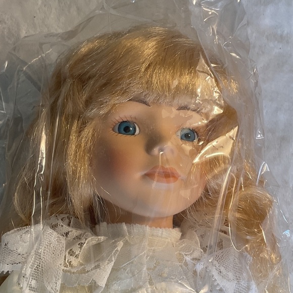 Victoria vintage Fine Bisque Porcelain Doll - Picture 4 of 7